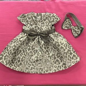 FAO Schwarz metallic white, silver and grey leopard printed short sleeve dress